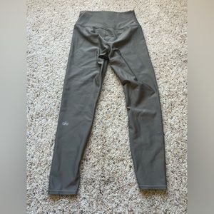 Alo 3/4 inch Leggings